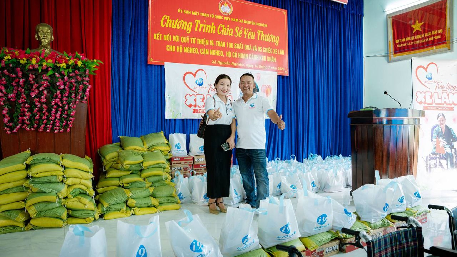 Hình ảnh minh họa hỗ trợ cờ bạc có trách nhiệm với các biểu tượng giúp đỡ và cộng đồng