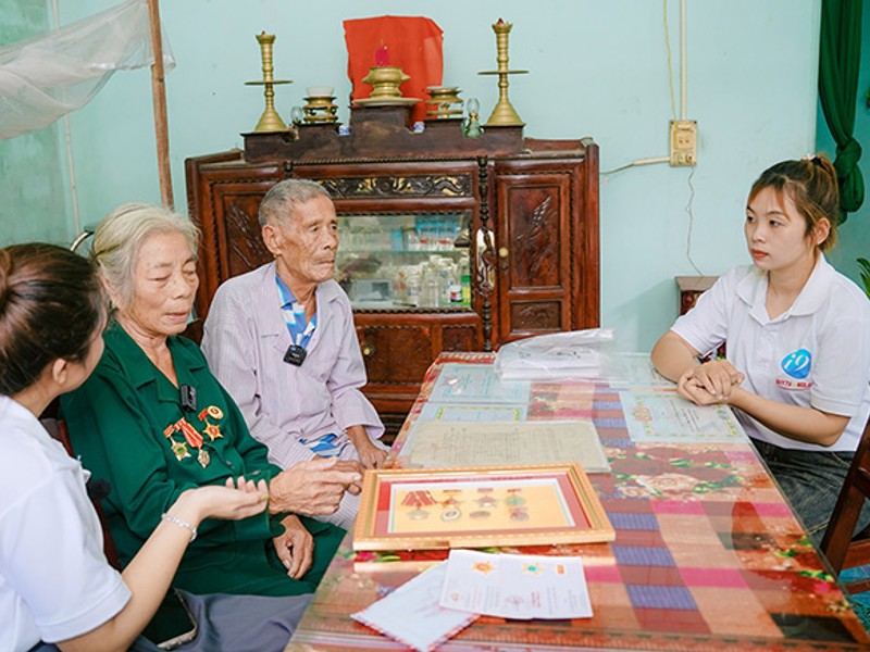 Minh họa bàn Baccarat với các khu vực đặt cược Nhà Con, Nhà Cái, Hòa, giải thích luật chơi tại casino trực tuyến uy tín